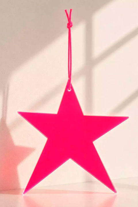 XXL Acrylanhänger Stern Neonpink von CHICHILUV am Fenster