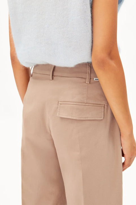 Nachhaltige Twillhose mit Barrel Leg Schnitt