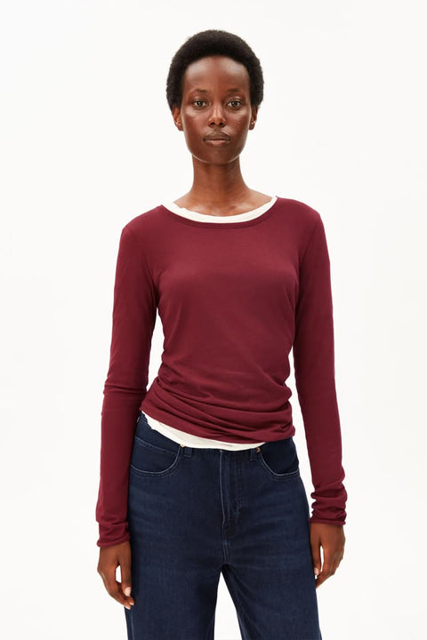 Einiaara Soft Langarmshirt Velvet Red von ARMEDANGELS, Slim Fit extra lang, Rundhals, Langarm, offene Kanten, 100% Bio-Baumwolle