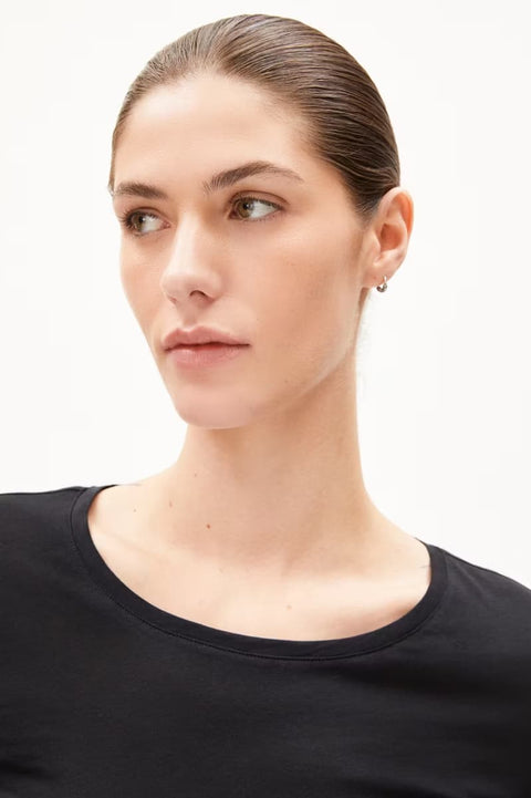 Slim Fit Longsleeve für Frauen in Schwarz – ARMEDANGELS