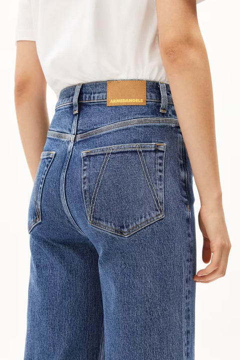 Nachhaltige Damenjeans aus schwerem Bio-Denim von ARMEDANGELS