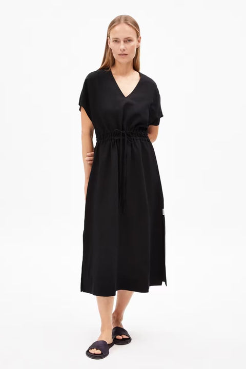 Elegantes Maaholina Lino Kleid für deinen perfekten Sommerlook