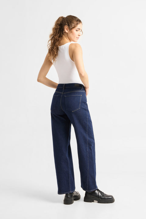 Styling ASH Barrel Leg Stay Blue von DAWN Denim