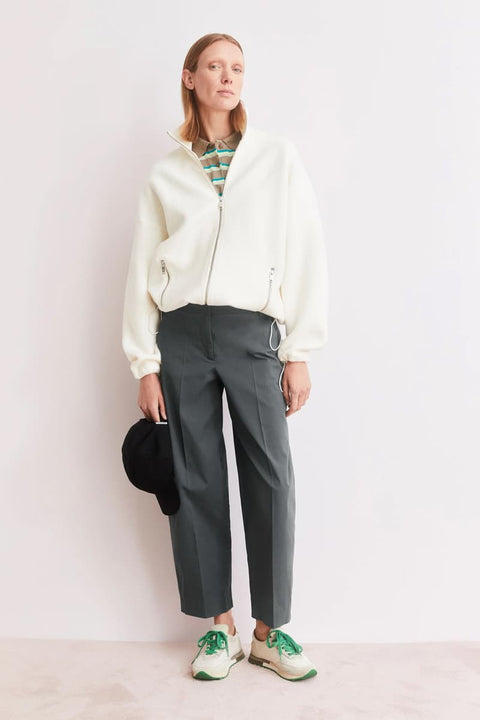 Nachhaltige Barrel-Leg-Hose aus Bio-Baumwolle für Alltag und Büro