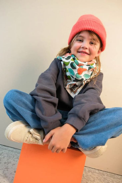 Baby Halstuch Baumwolle gemustert in Cremeweiß mit Grapefruit- und Blattmuster