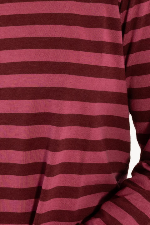 Styling Danebasic Merry LS Tee Dark Cherry Danefae, unter Jacke oder solo mit Jeans, warme Streifenkombination für den Alltag