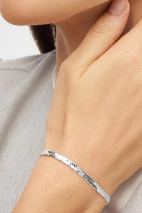 Minimalistisches versilbertes Armband für eleganten Stil