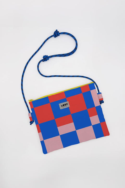 Nachhaltige Crossbody Tasche von Lori Barcelona in Rosa, Rot und Blau