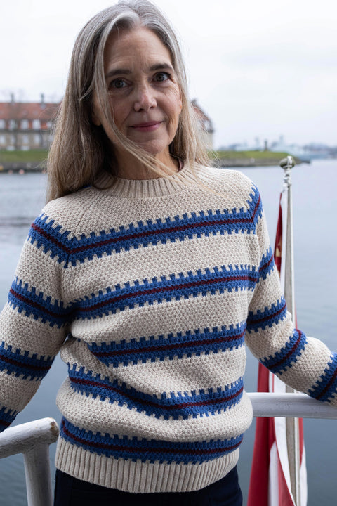 Danepines Wool Sweater Light Beige von Danefae, hellbeiger Wollpullover mit feinen Streifen, Rundhalsausschnitt, gerippte Bündchen