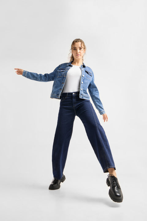 ASH Barrel Leg Minimal Stretch Cutline Stay Blue von DAWN Denim, Barrel-Leg-Silhouette mit Cutline-Naht vorne, 99% Regenerative Cotton