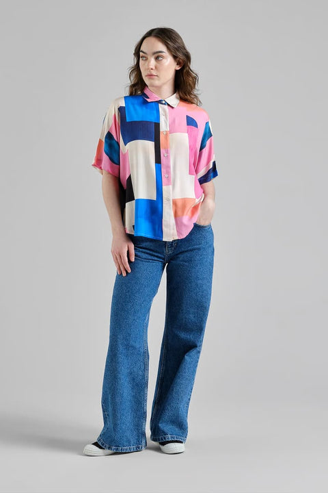 Shirt Alsvik Abstract Block Multi Color von Dedicated, lockerer Fit, LENZING ECOVERO Viskose