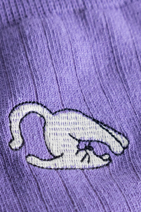 Trendige lila Socken aus Bio-Baumwolle mit Stickerei