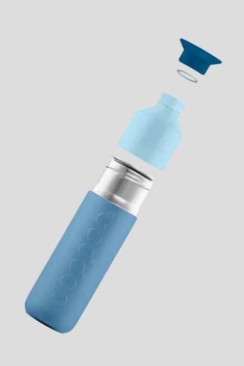 Dopper Steel Coastal Blue – Detailansicht Edelstahlkörper in Coastal Blue, 90% post-consumer recycelter Stahl