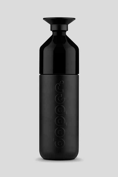 Isolierte Blazing Black Trinkflasche von dopper