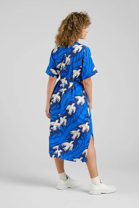 Kleid Kallvik The Phoenix Blue mit Gürtel und V-Ausschnitt
