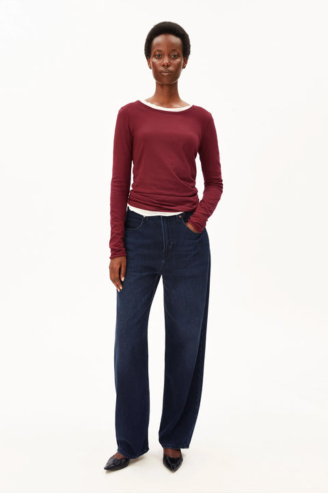 Seitenansicht des Einiaara Soft Langarmshirts im Slim Fit, langarm, in Weinrot