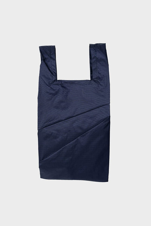 The New Shopping Bag Mono Water MEDIUM von Susan Bijl in Dunkelblau