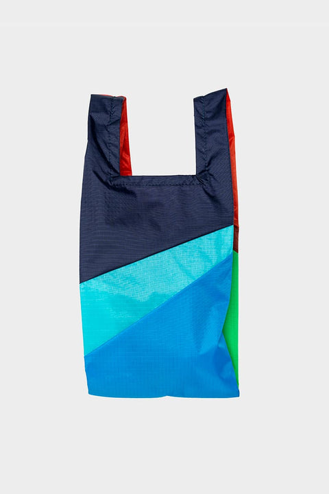 The New Shopping Bag Multi Drive Medium von Susan Bijl, Vorderseite, diagonale Farbflächen in Navy, Türkis und leuchtendem Blau