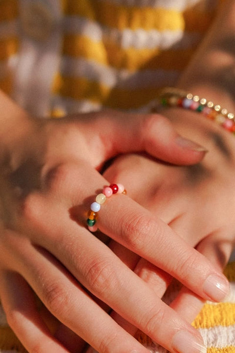 Eleganter Ring aus Vintageperlen und Glasperlen