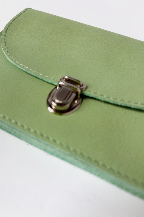 Leder Portemonnaie BORSA medium in Hellgrün – kleine Geldbörse mit viel Stauraum und Kartenfächern