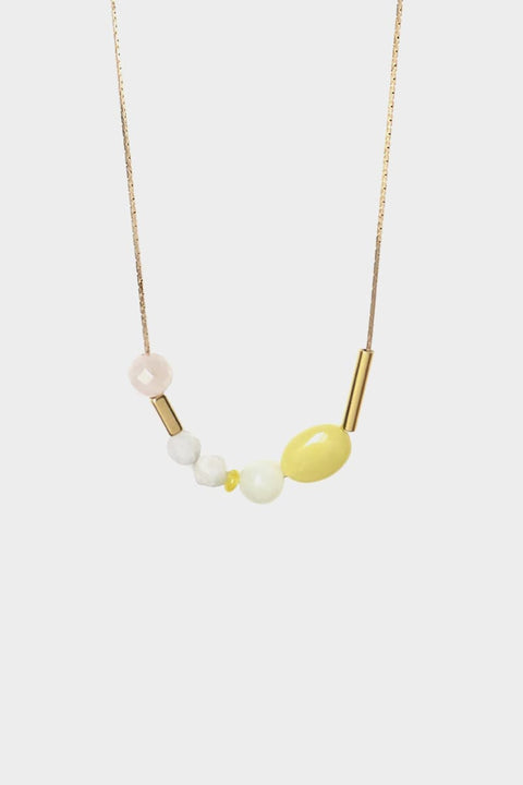 Goldene Kette mit natürlichen Halbedelsteinperlen