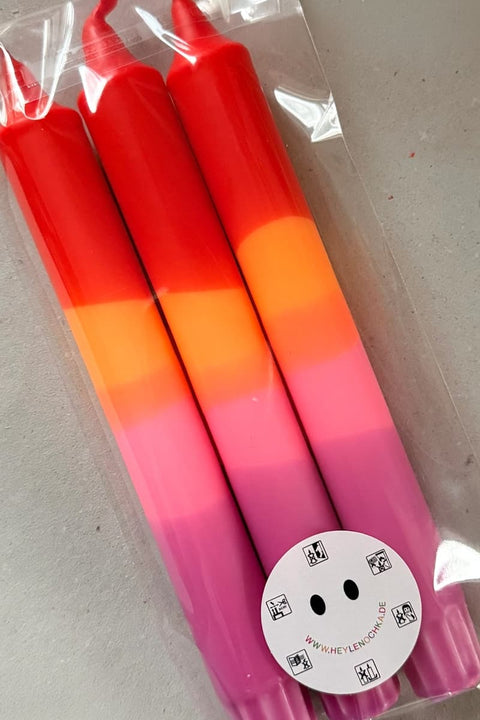 Hey Lenochka Dip Dye Kerzen 3er Set HEY.67 – drei Stearin-Kerzen aufgefächert, Farbverlauf Rot bis Lila