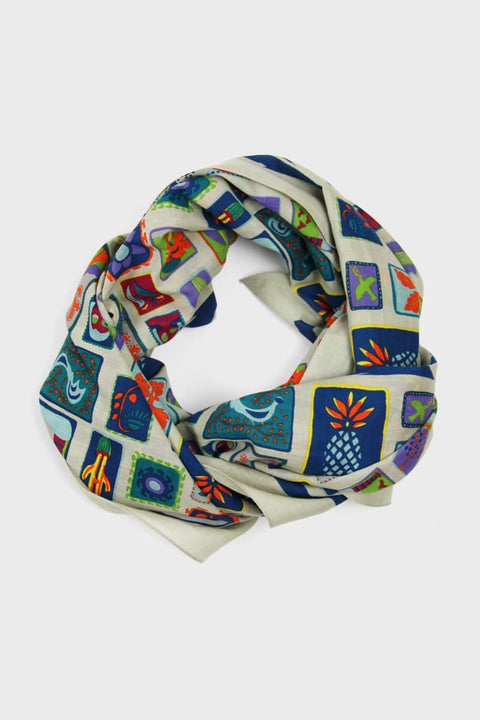 Carré Coton Holidays Marine von Les Belles Vagabondes, quadratisches Tuch aus Bio-Baumwolle, sommerliche Motive in Blautönen auf Marineblau