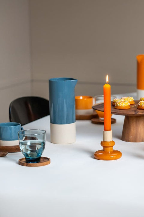 Water Jar Cyl KINTA Blau – Detailansicht matte Steinzeug-Oberfläche mit glänzenden Akzenten in Blau