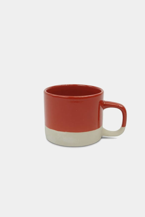 Rot
Cup Cyl M von KINTA in Rot, handgefertigtes Steinzeug, 200 ml, matte Oberfläche mit glänzenden Akzenten
Cup Cyl M KINTA Rot, zylindrische Form 8 x 6,5 cm, handgefertigt in Hanoi, Fair Trade