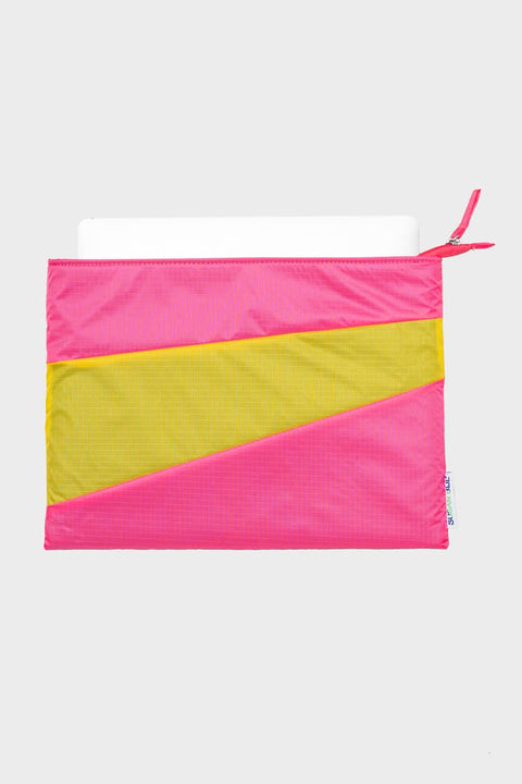 The New Protectable in Neonpink und Gelb getragen