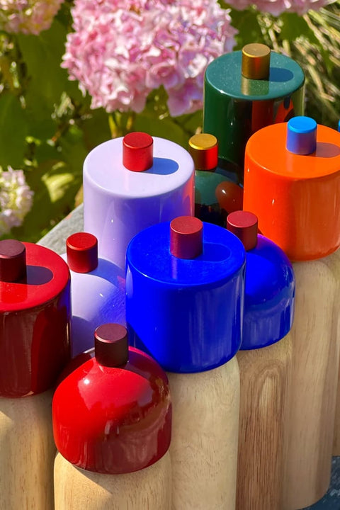 MÆGEN Tableware Collection – Salz- und Pfeffermühlen in Flieder & Rot, Orange & Blau und Marineblau & Rot