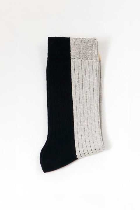 Maro Socks Black Suite13Lab – Detailansicht Rippenstruktur in Schwarz