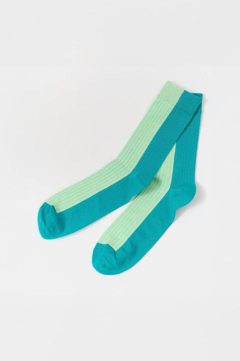Maro Socks Deep Green von Suite13Lab in Dunkelgrün und Hellgrün, Mid-calf zweifarbig gerippt