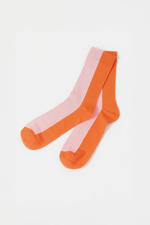 Maro Socks Red von Suite13Lab in Rot und Pink, Mid-calf, zweifarbig gerippt