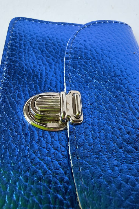 Papoutsi Geldbörse Borsa Small Metallic-Blau – handgefertigtes Leder-Portemonnaie aus Berlin