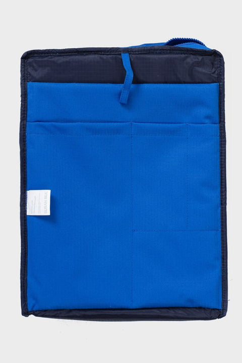 Susan Bijl Rucksack - Praktisch, bequem und attraktiv in Blau mit navyfarbenem Streifen