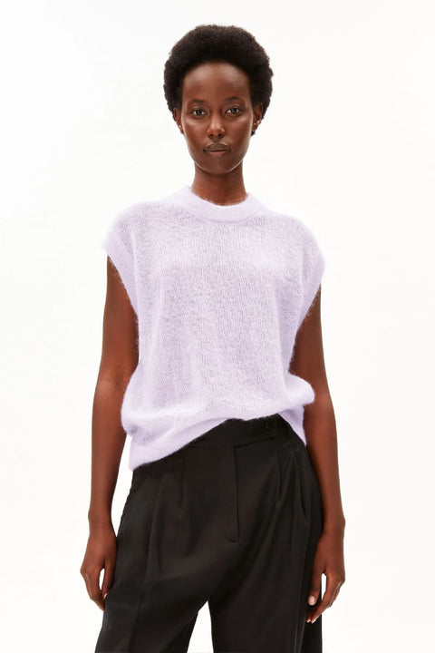 Mohair-Mix Strickpullunder Moonlit Lilac von ARMEDANGELS, ärmellos, Rundhalsausschnitt, flauschiger Mohair-TENCEL-Feinstrick in Hell-Lila