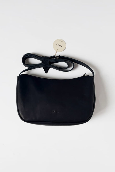 Moonwalk 2.0 Umhängetasche von puc aus schwarzem mattem Rindsleder – Vorderansicht