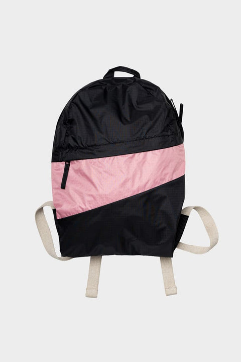 Faltbarer nachhaltiger Rucksack aus recyceltem Nylon in Schwarz und Pink