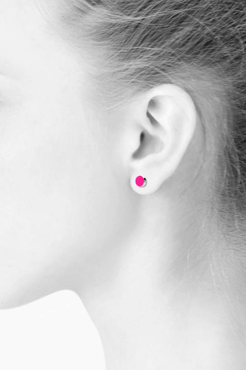 Einfach und auffallend: Neonpink Ohrstecker