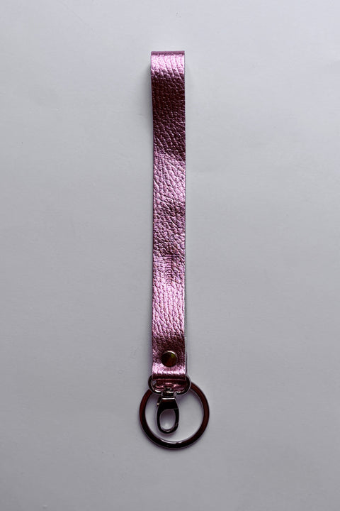 Papoutsi Schlüsselanhänger Metallic-Rosa - das perfekte Accessoire