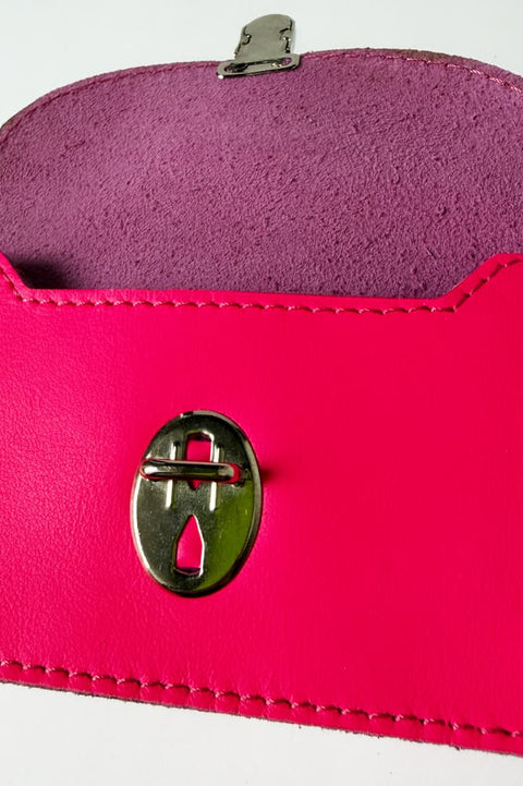 Kleine neonpinke Leder Geldbörse BORSA XS mit Ziehharmonika-Design und kompaktem Format 6x10 cm