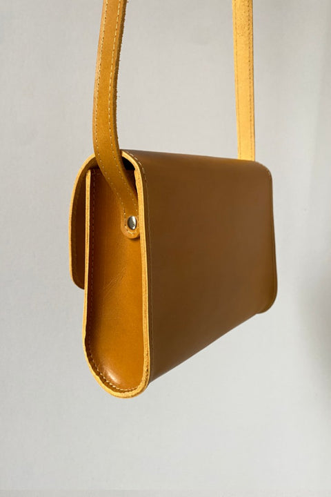 Papoutsi Brottasche – Naturleder und Retro-Chic für deinen urbanen Lifestyle