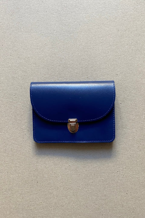 Blaues Portemonnaie von Papoutsi! Ledermanufaktur