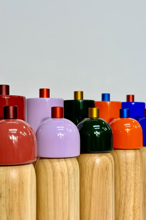 MÆGEN Tableware Collection – Salz- und Pfeffermühlen in Orange & Blau, Flieder & Rot und Marineblau & Rot