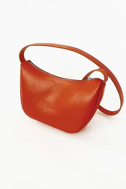 Moowalk S Handtasche von puc in leuchtendem Sunset Orange, mit verstellbarem Riemen und flachem Boden
