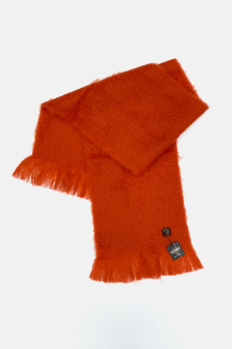 Roter Mohairschal von Mantas Ezcaray