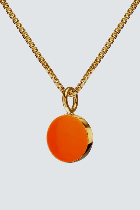 Scherning Halskette und SPOT-Anhänger mit Emaille-Lack in vergoldetem Sterlingsilber Orange