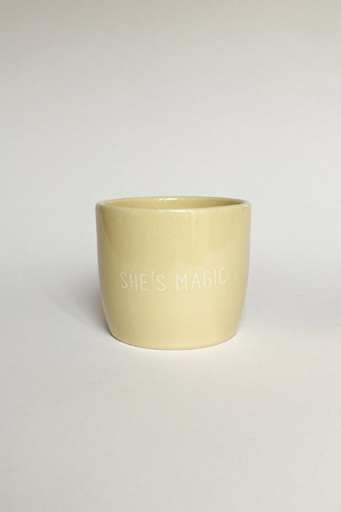 House of Sisi Tasse mit Text "She's Magic"