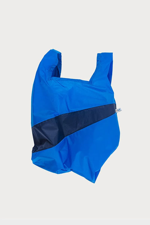 The New Shopping Bag Blue & Navy Medium Susan Bijl – Detailansicht Farbkombination Blau und Navy, Bluesign® Ripstop-Nylon, PFAS-frei